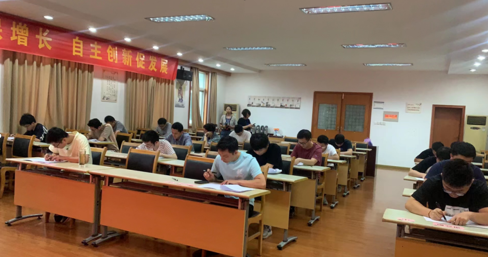 技术比武练兵忙,设计人员本领强